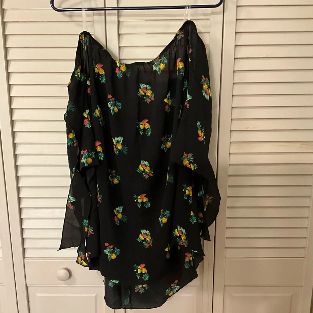 SOLD Women’s Blouse Off Shoulder Plus Size - Picture 3 of 5